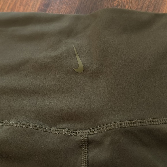 Nike Army Green Crossbody Mid Rise Waist Leggings Size Lg Workout, Activewear - Picture 5 of 11